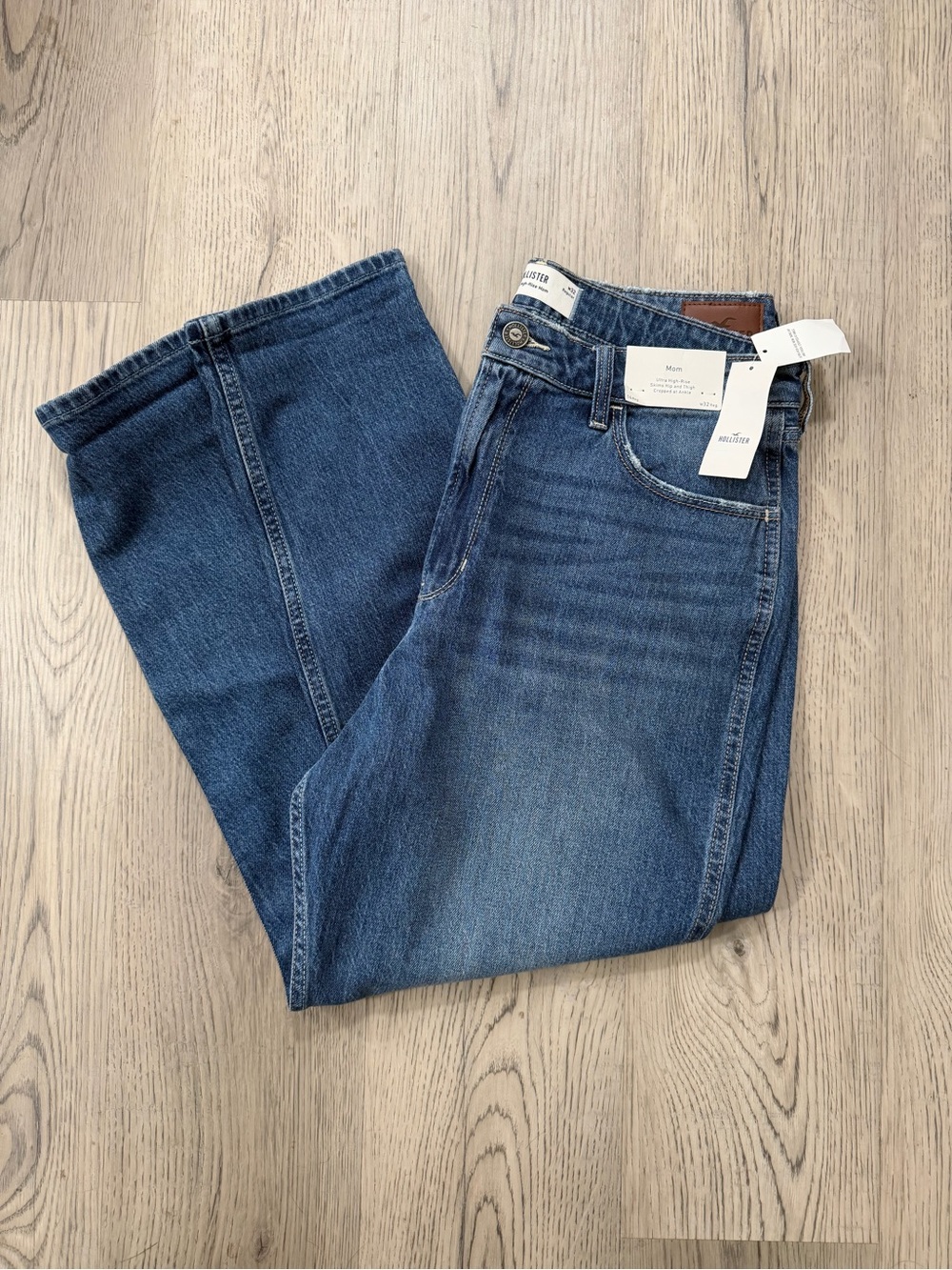 Hollister Ultra High-Rise Mom Jeans